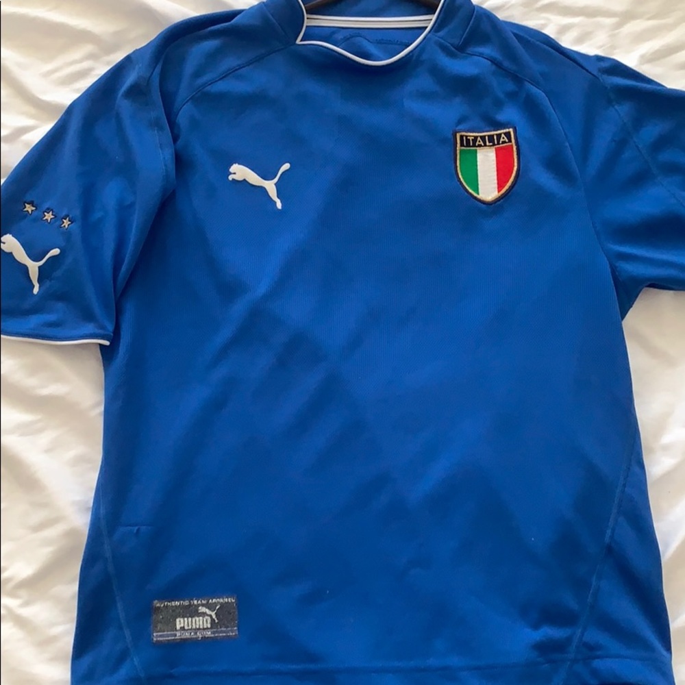Authentic Italy vintage soccer jersey 2002 (Med)
